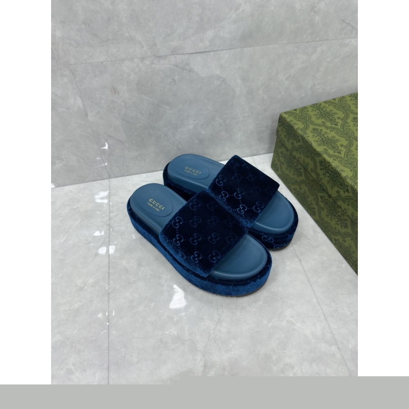 G*u*i slippers